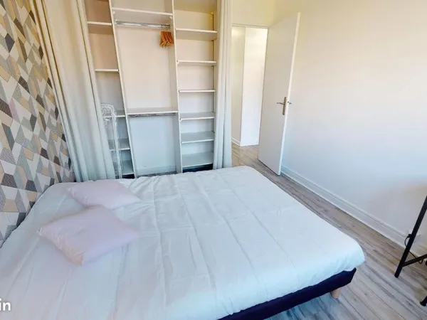 Chambre 6 pièces 93 m²