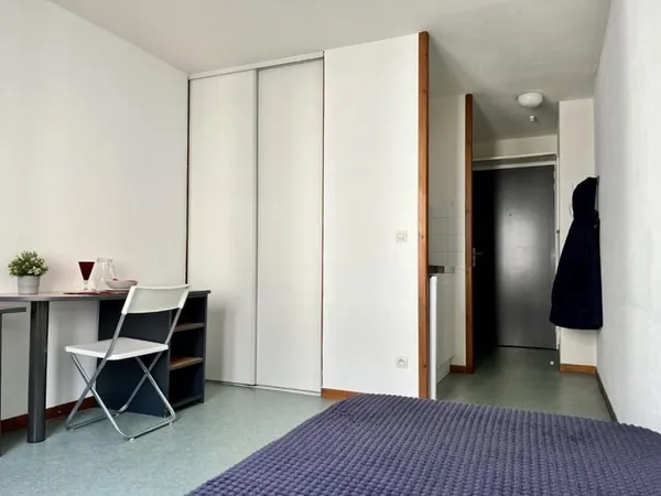STUDIO MEUBLE A LOUER A SAINT ETIENNE -