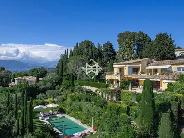 Villa 8 pièces 380 m²