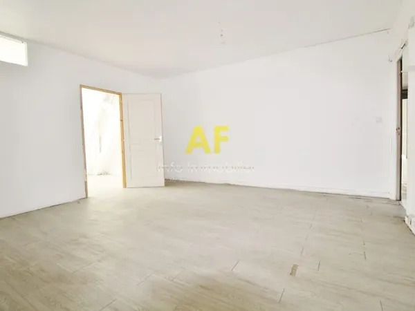 FREJUS COEUR HISTORIQUE LOCAL DE 40.66 M2