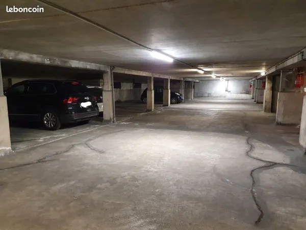 Place de parking, Nantes, centre-ville, Boulevard Guist'Hau