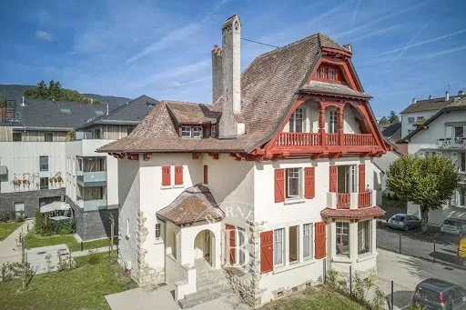 Maison 10 pièces 264 m²