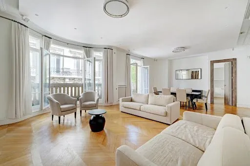Appartement 6 pièces 189 m²