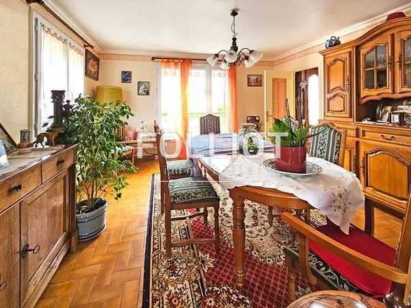 Maison 4 pièces, deux chambres de 82m² à vendre à Bayeux sur terrain de 550 m²