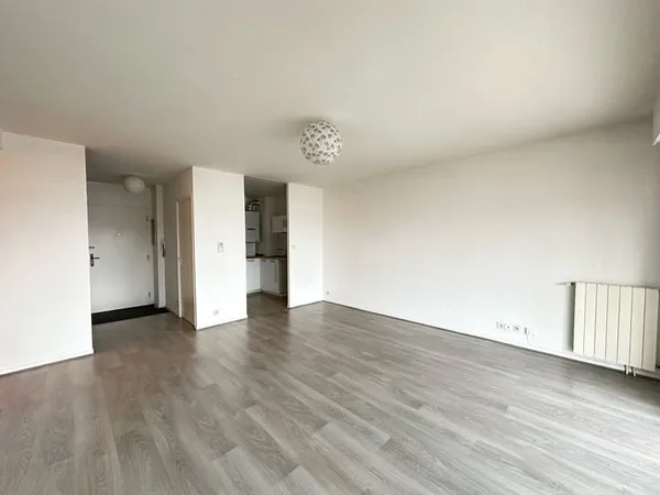 Appartement T3 de 62,62 m2 avec balcon, parking et cave Ré