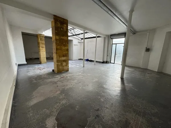 Local 2 pièces 164 m²