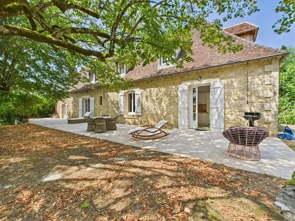 Maison familiale avec piscine, près de Sarlat et Cénac