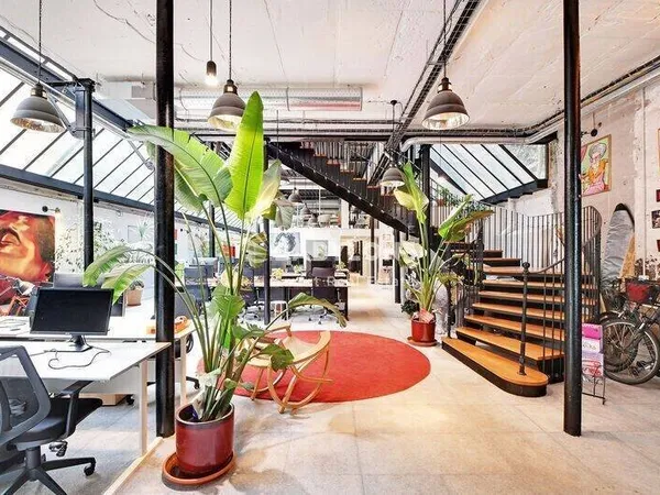 Bureaux 610 m²