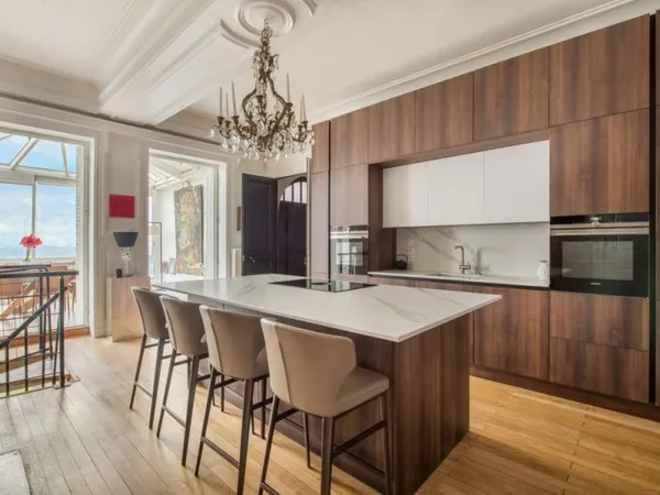Appartement 6 pièces 218 m²