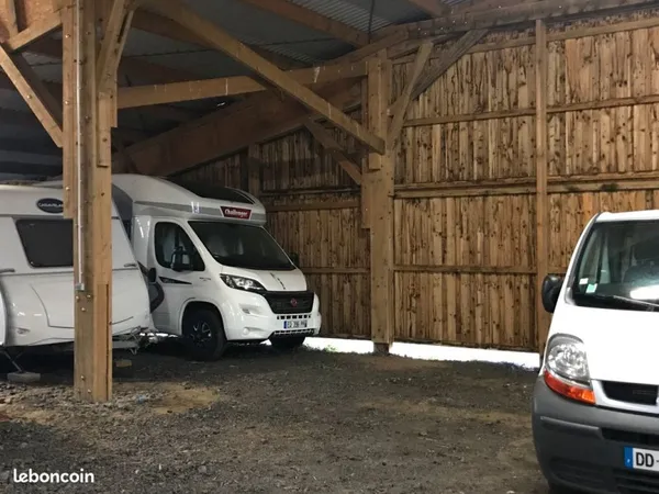 Parking fermé camping car pour hivernage ou stationnement à l'année