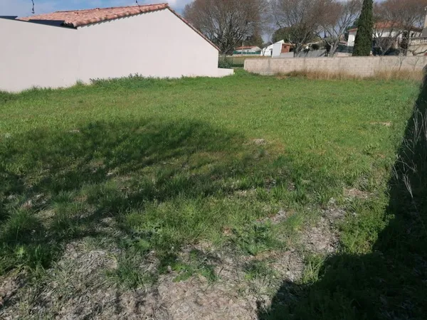 VENDEMIAN terrain constructible viabilisé 484m2