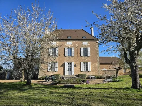 Maison 11 pièces 274 m²