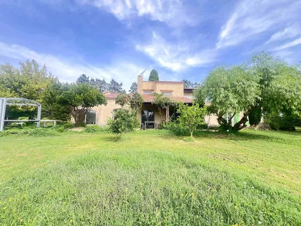 MAISON 290m2 avec terrain de 3 hectares