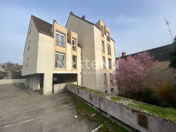 Appartement T2 - La Ferté-Alais - 2 places de parking, 1 cave.