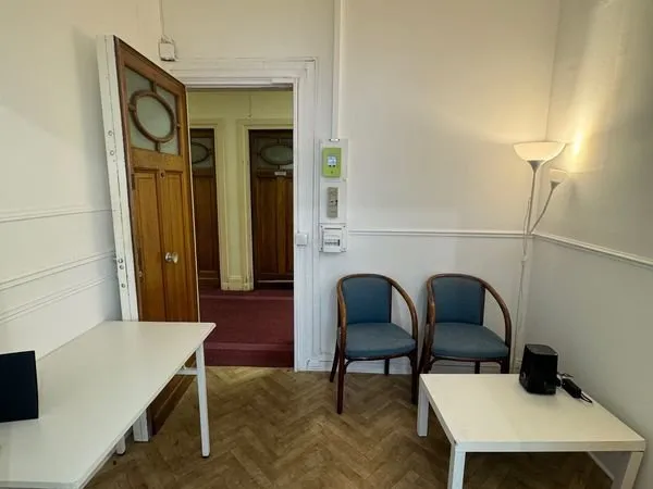 Local professionnel/bureau 26m2-Champs-Elysées-Galerie des Arcardes