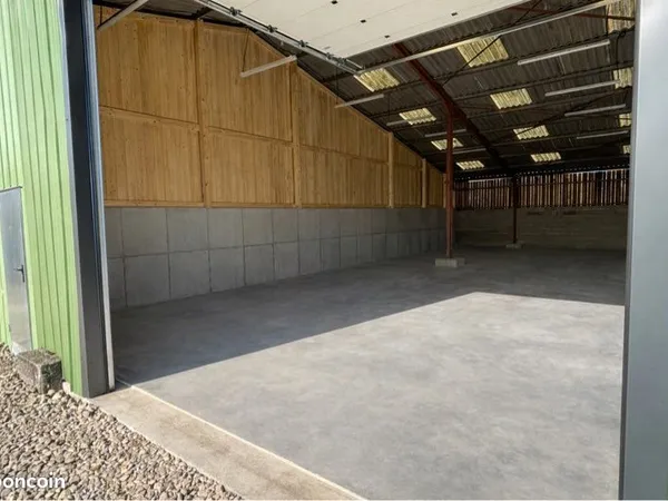 Hangar neuf 170 m² - Porte sectionnelle 4x4 - Accès camion - Artisan / Stockage