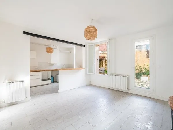 À vendre appartement T2bis de 56 m² à MARSEILLE 3e