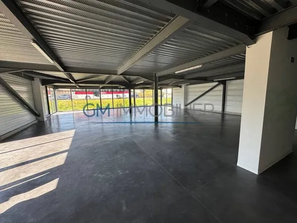 Local commercial 640 m²