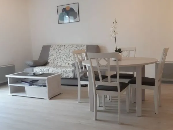 T2 45 m² côté cour près des thermes avec parking privatif