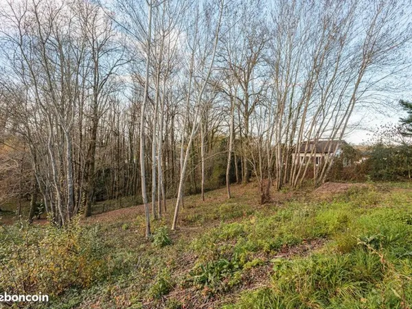 Terrain 1075 m² URCUIT