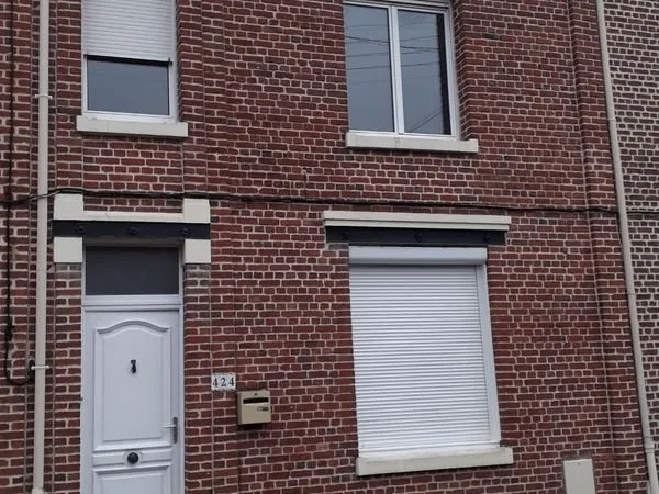 Maison semi plain pied de 139m2 à louer, proche du centre ville de Sin le Noble,