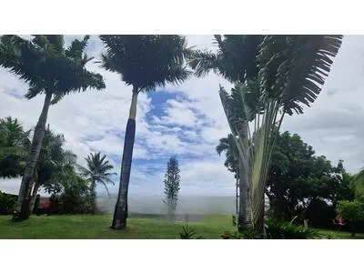 Villa avec dépendances et piscine sur 2596 m² de terrain