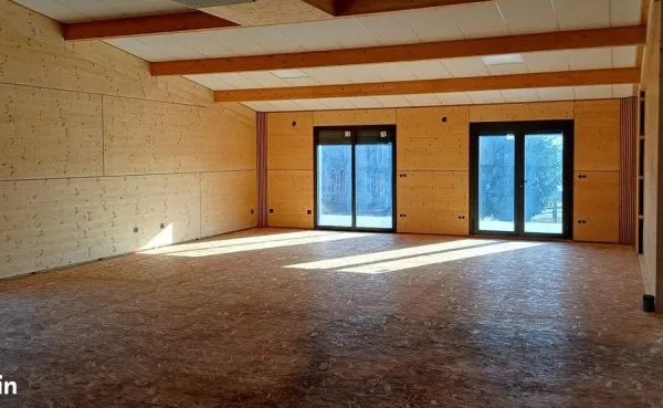 Local 145 m² Le Pertuis