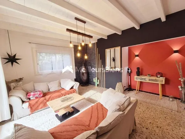 Très belle maison de 118m2 avec dépendance à rénover et abri de jardin sise sur un terrain arboré d'