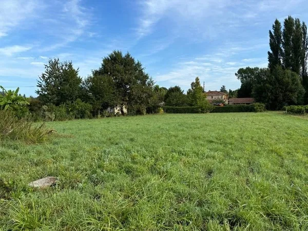 Terrain 800 m²