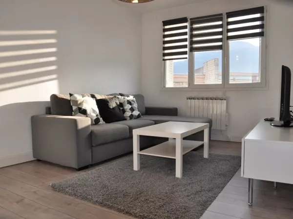 VENTE GRENOBLE RUE GENERAL FERRIE : APPARTEMENT T3 AVEC CAVE
