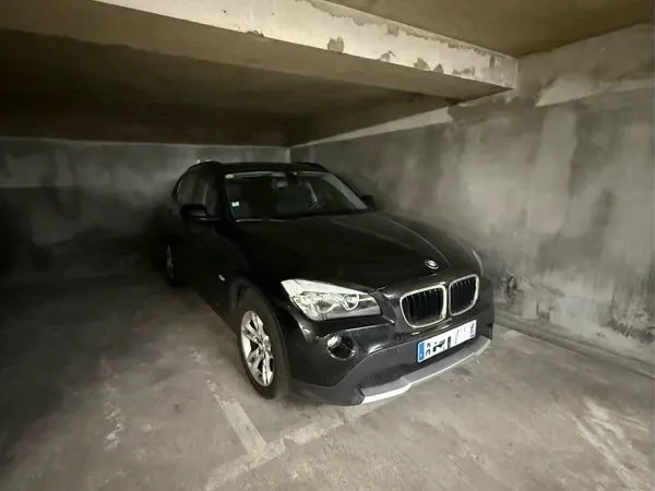 Loue place de parking Courbevoie