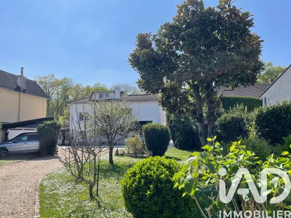 Maison 8 pièces 230 m²