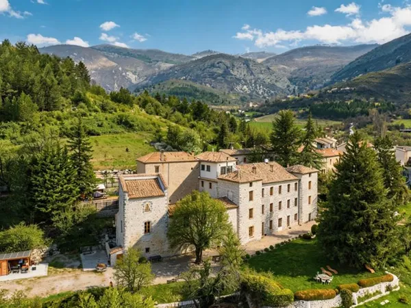 A vendre - Château d'exception - Entre Drôme et Haute Provence
