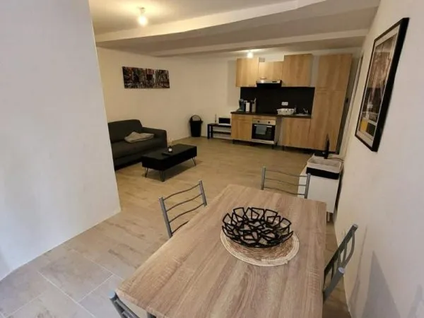Appartement T2 (une chambre) d'environ 43m2 en rez de chaussée