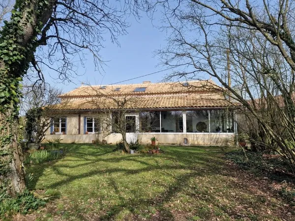 Ferme de Caractère avec Lac, Terres et Potentiel Exceptionnel