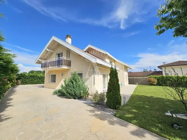Villa 6 pièces 179 m²