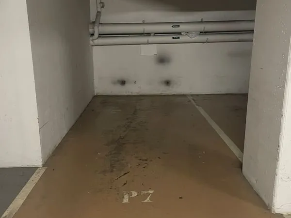 Top emplacement grande place copro très sécurisé prox métro L2 , L4
