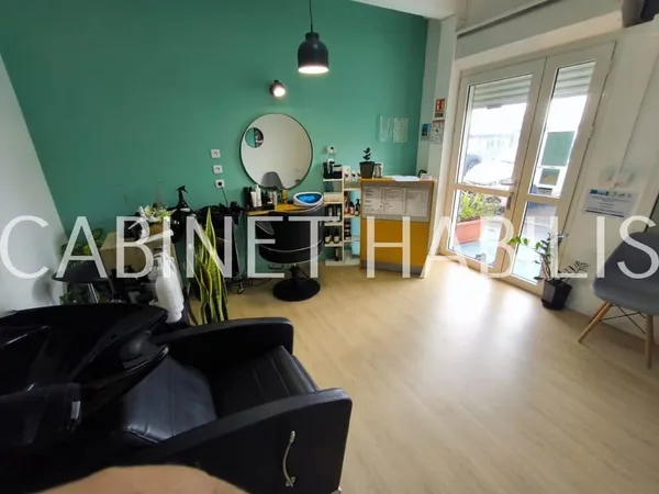 À LOUER - LOCAL COMMERCIAL DE 30 m2 environ - LE TEVELAVE -