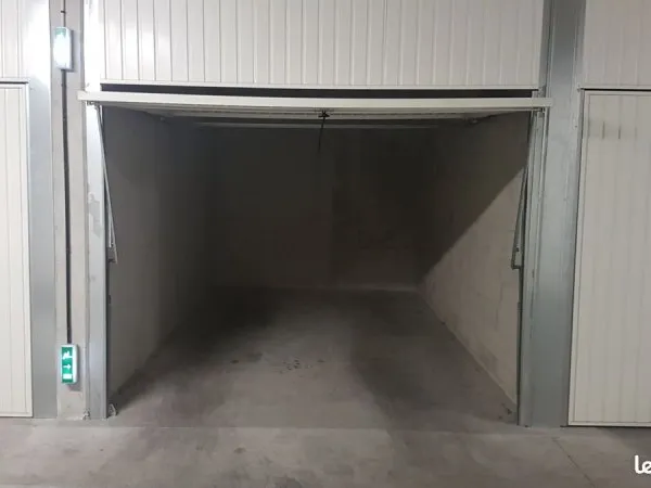Loue garage 15 M2