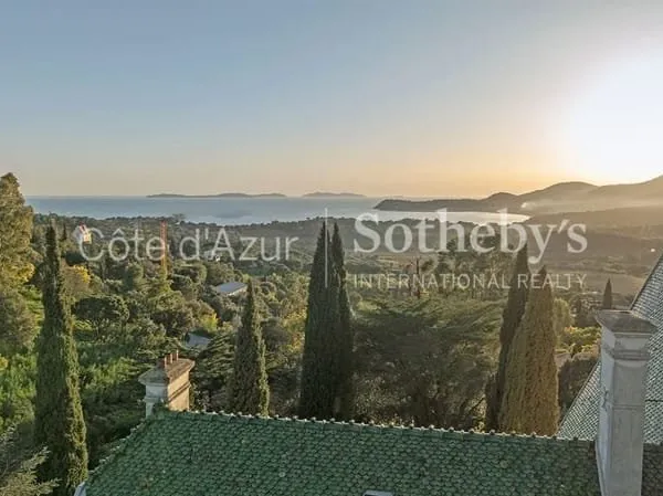 Maison de maitre début 20ème siècle, vue sur mer à La Croix-Valm