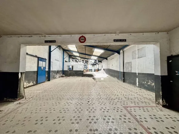 Entrepôt 2 pièces 358 m²