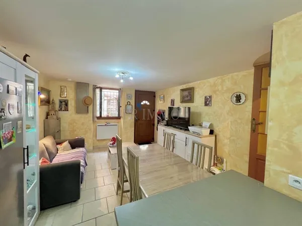 Maison de village Fréjus Centre avec deux chambres, bureau, grande cave