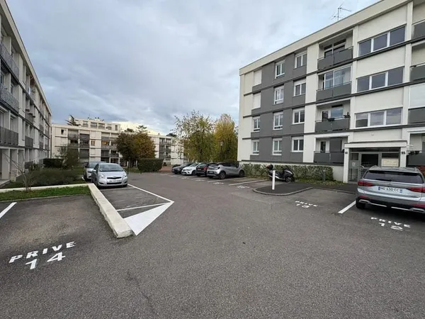 Stationnement Location Fontaines-sur-Saône   45€