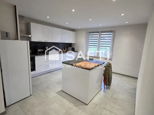 Pavillon de plain-pied de 124 m² rénové sur sous-sol édifiée sur un terrain de 1863 m²