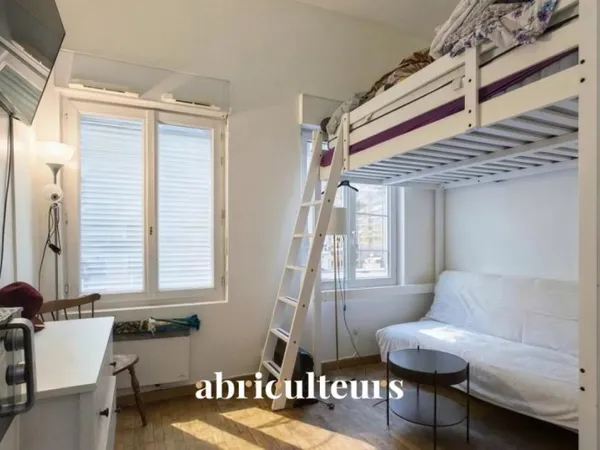 INVESTISSEMENT HAUT-MARAIS - STUDIO 17 m² + PARKING - RARE
