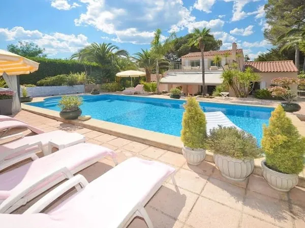 Villa 7 pièces 200 m²