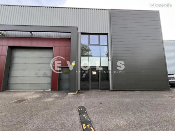 Local d'activité 420 m²