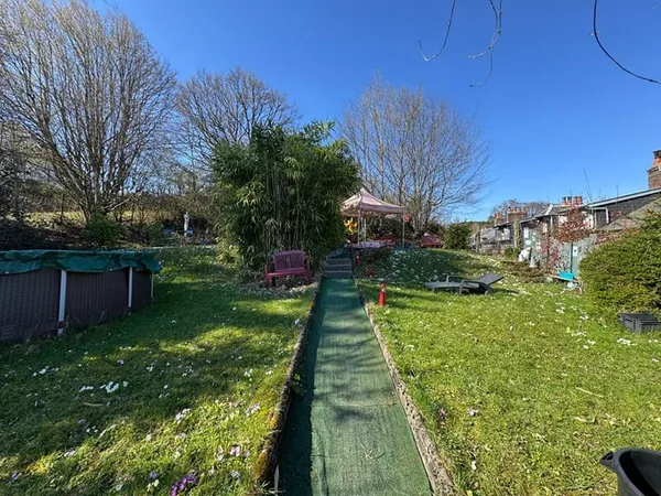 Appartement sous-toiture avec 1 jardin et 3 places parking à Charleville