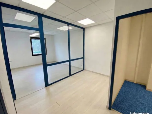 Bureaux centre médical et commercial