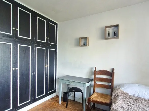 Appartement T2 avec cave, box fermé & vue dégagée - 5e étage avec ascenseur - Avenue Gallieni - Bond